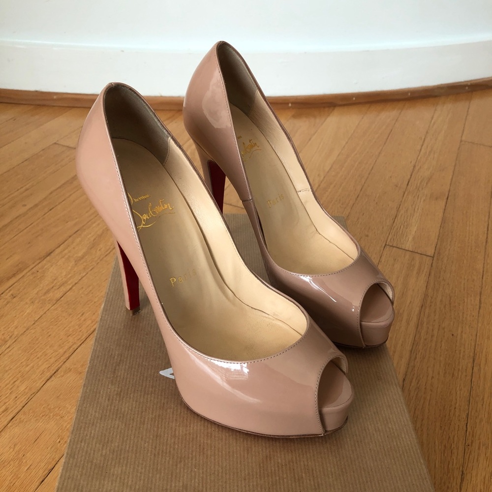 Christian Louboutin Nude Patent Leather Stiletto Pumps with Red Soles - Picture 4 of 15